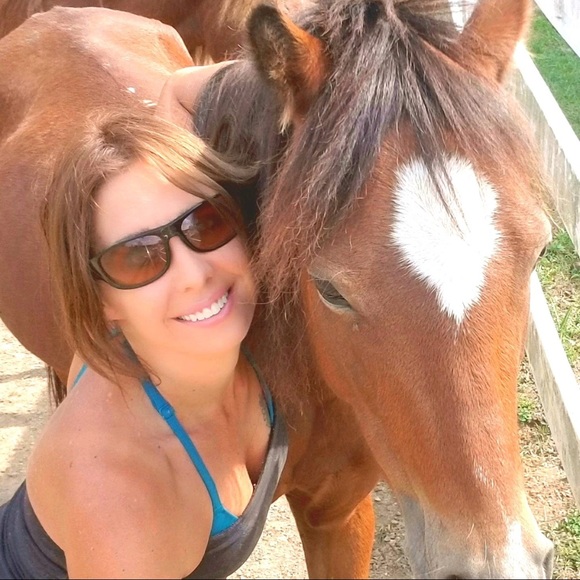 Meet your Posher, Amber - Picture 2 of 8